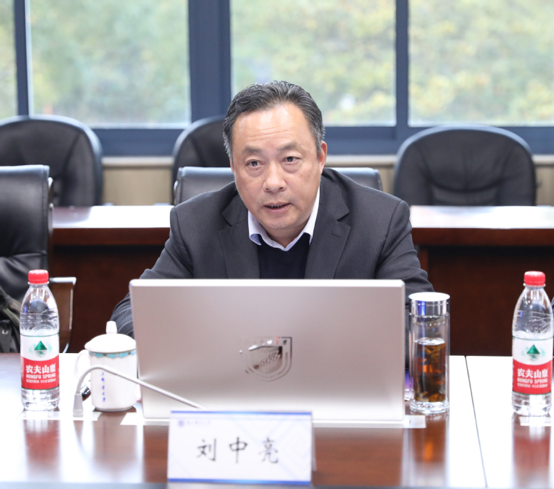 专家组组长,南京林业大学党委副书记刘中亮讲话副校长
