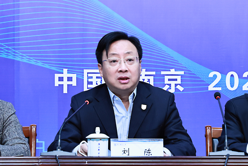 校党委书记刘陈致欢迎词省哲学社会科学规划办公室主任许益军宣读