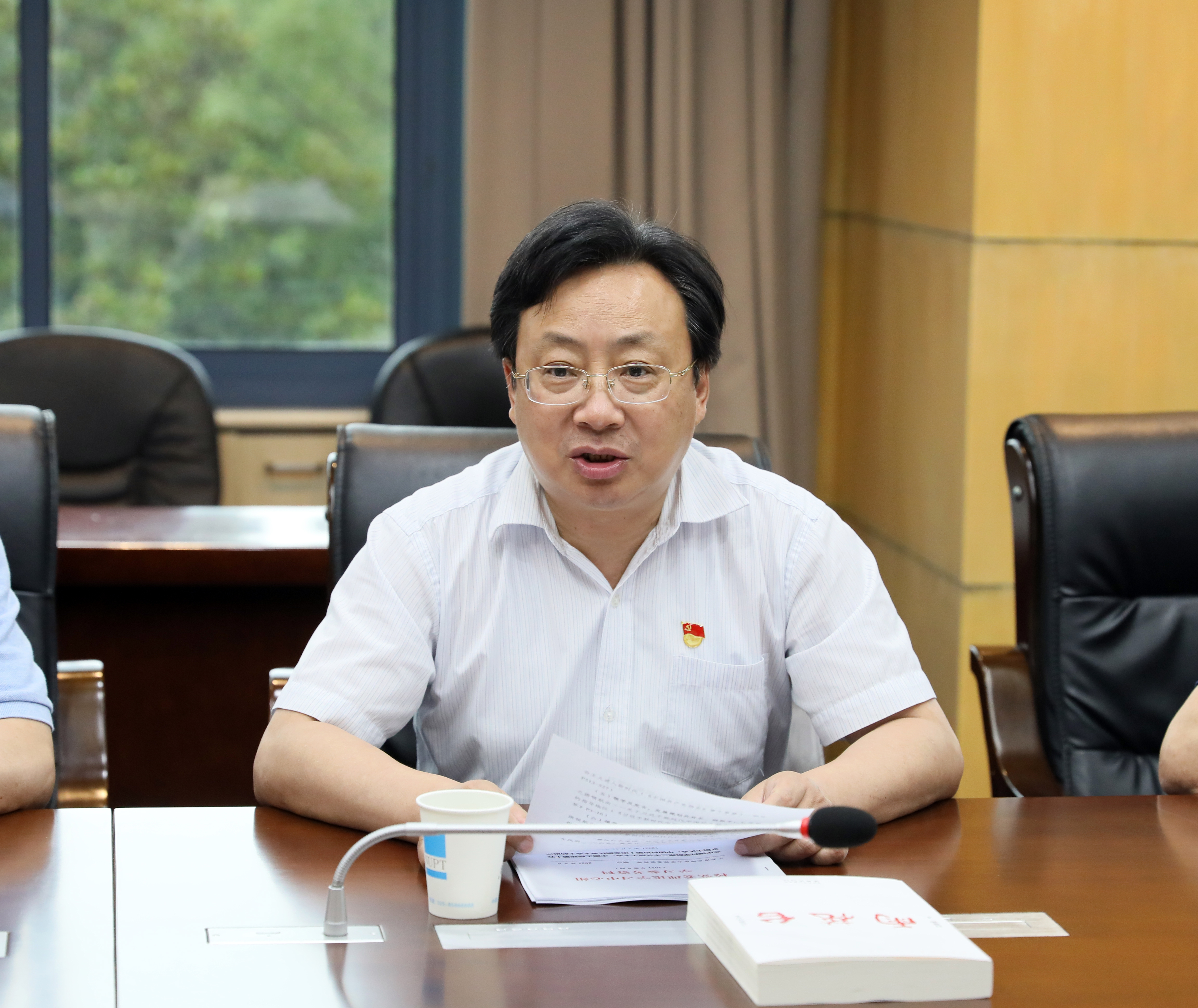 刘陈书记主持学习会