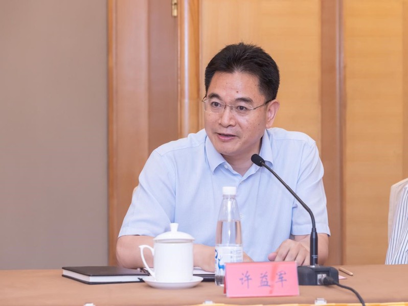 省委宣传部社科规划办主任许益军讲话党委常委,副校长荆晅主持会议高